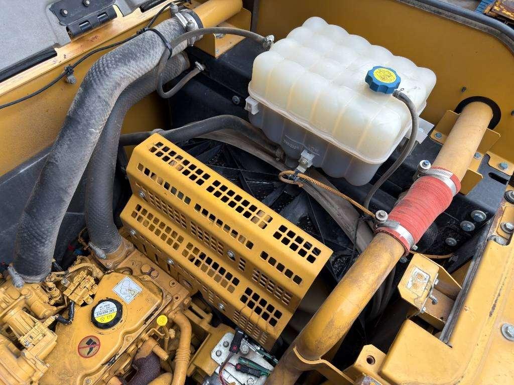 Caterpillar 320E L Photo 25
