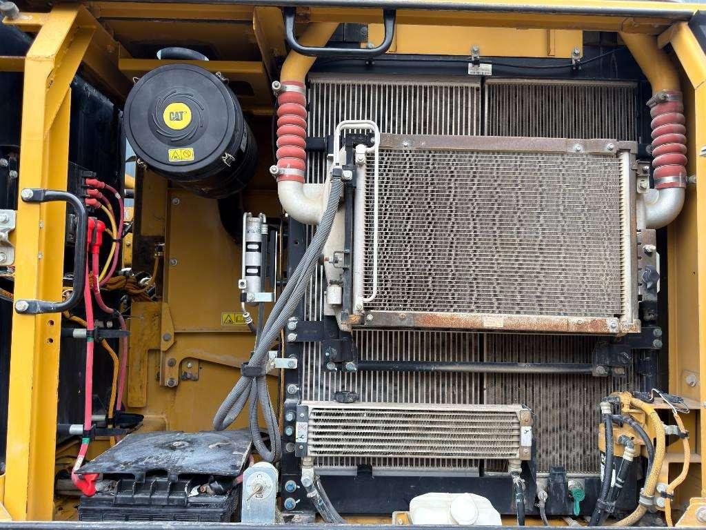 Caterpillar 320E L Photo 27