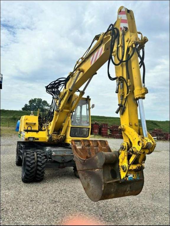 Liebherr A900C Photo 1