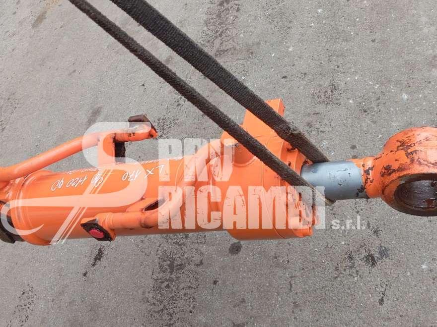 Bucket return cylinder for Hitachi LX 170 Photo 2