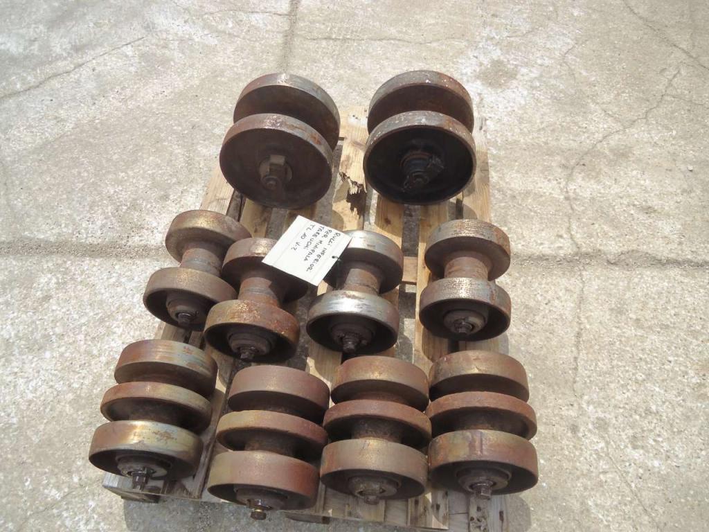 Track rollers for Takeuchi TL10V-2 Photo 1