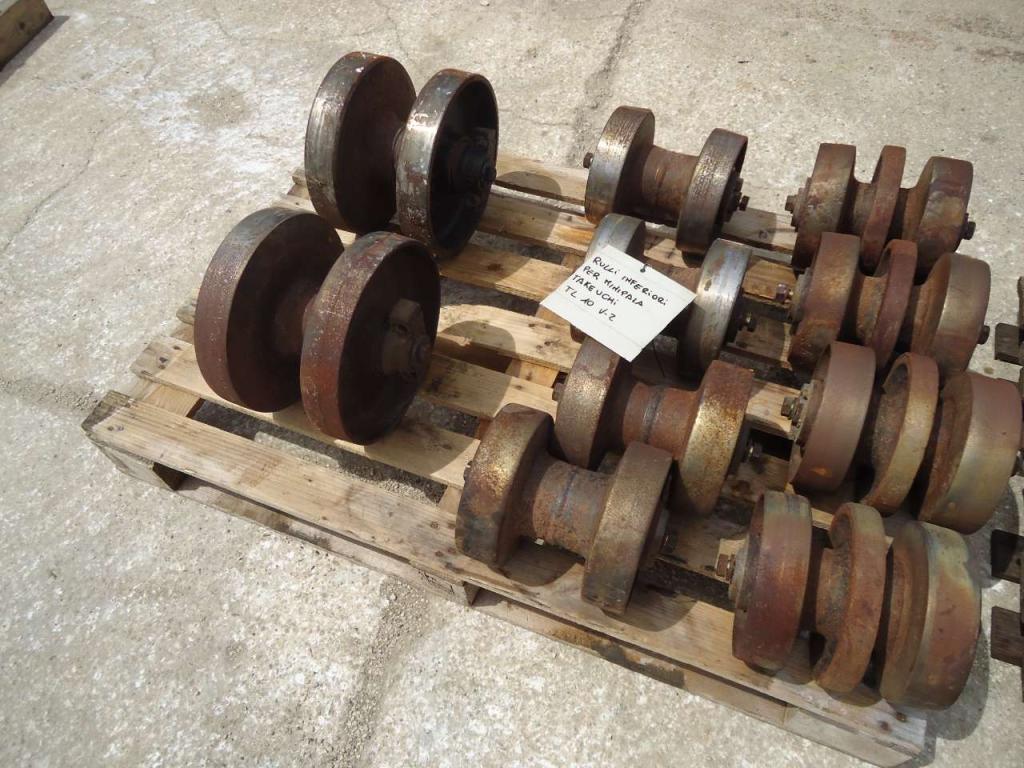 Track rollers for Takeuchi TL10V-2 Photo 4