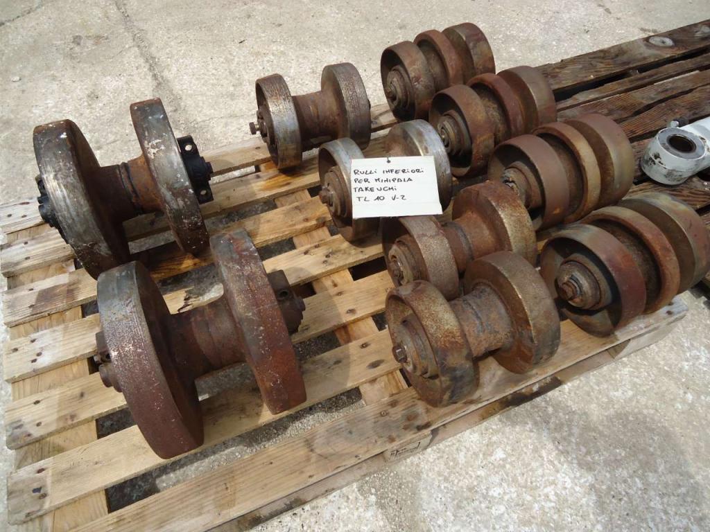 Track rollers for Takeuchi TL10V-2 Photo 5