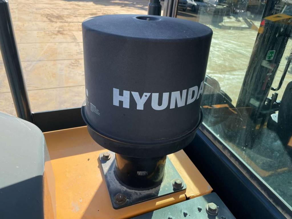 Hyundai HX220AL Photo 24