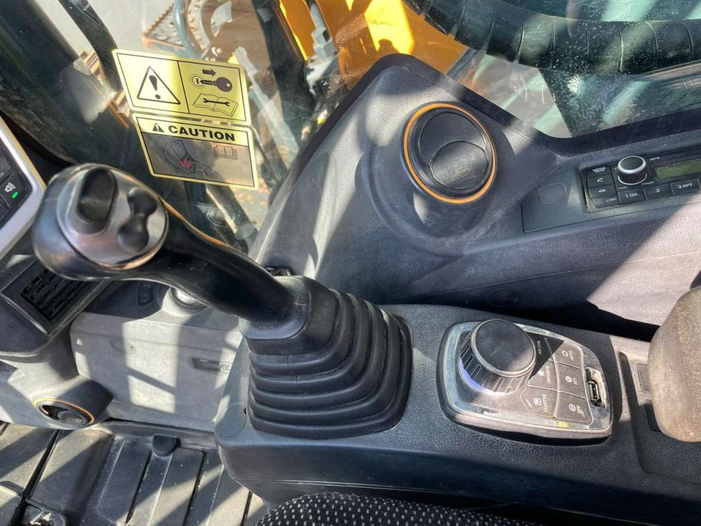 Hyundai HX220AL Photo 26