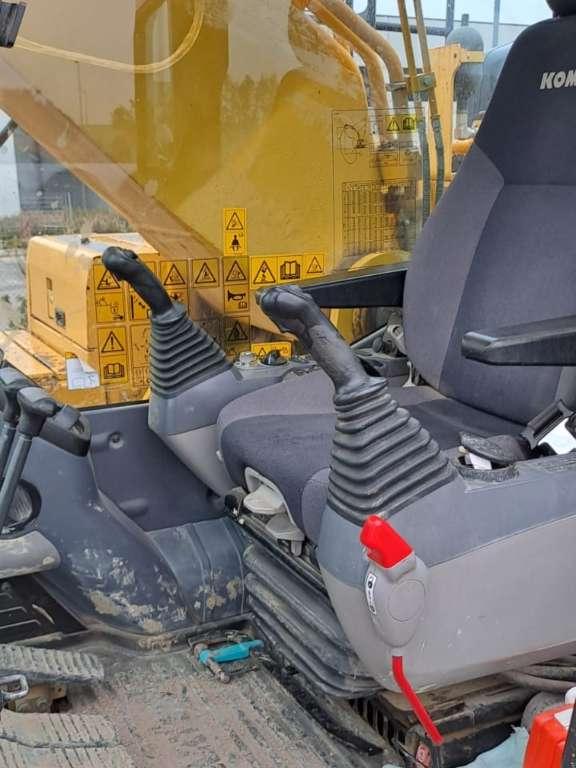 Komatsu PC490LC-11 Photo 14