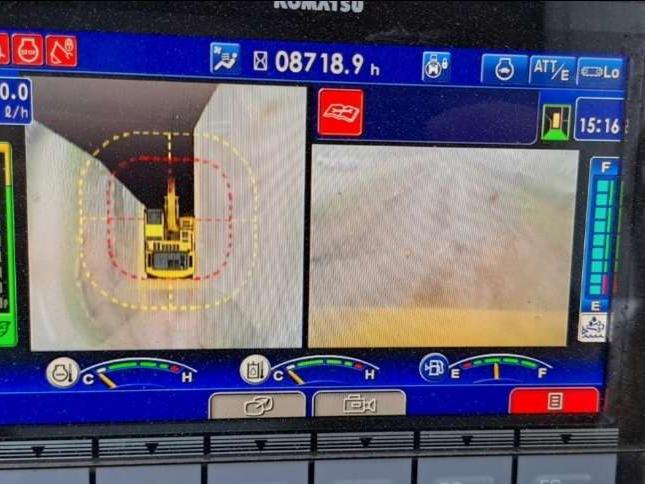 Komatsu PC490LC-11 Photo 20