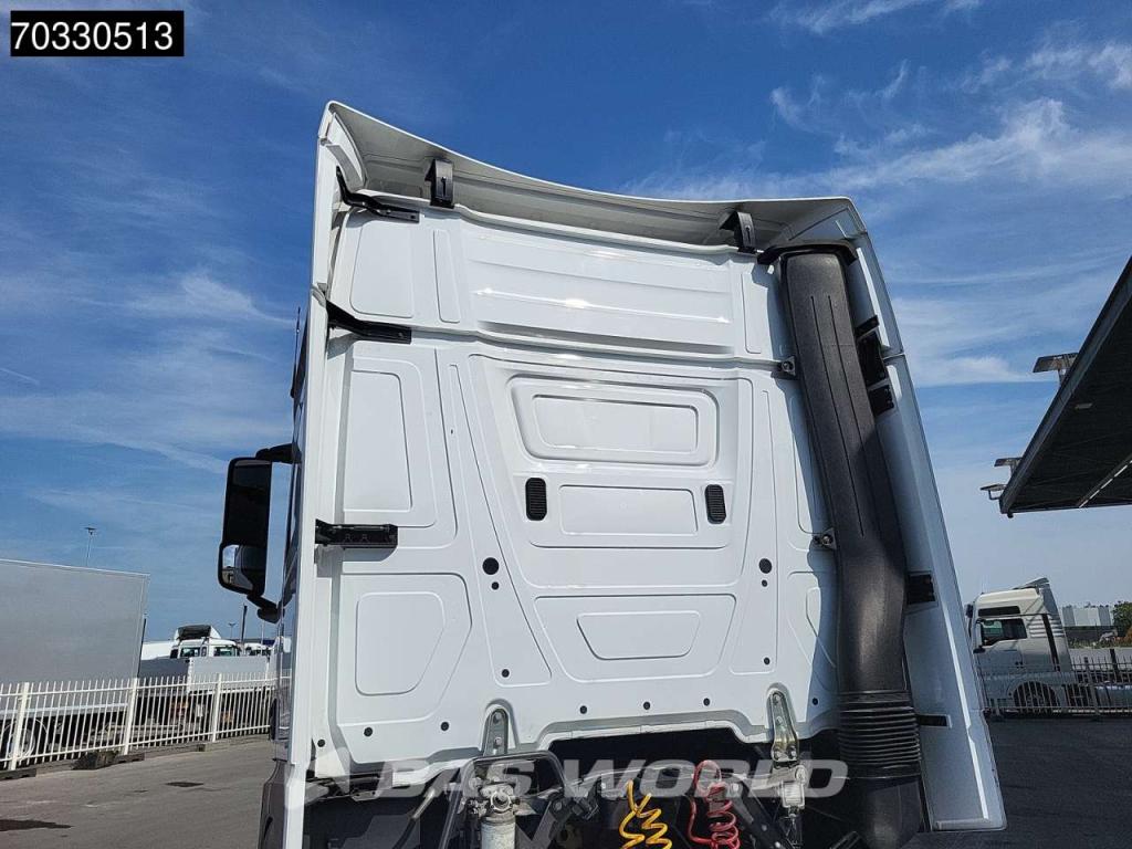 Mercedes-Benz Actros 1851 4X2 BigSpace 2x Tanks M.O.T. Photo 11
