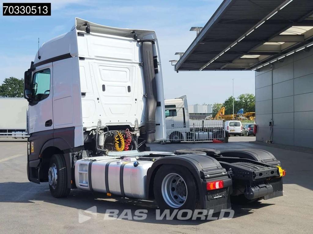 Mercedes-Benz Actros 1851 4X2 BigSpace 2x Tanks M.O.T. Photo 2