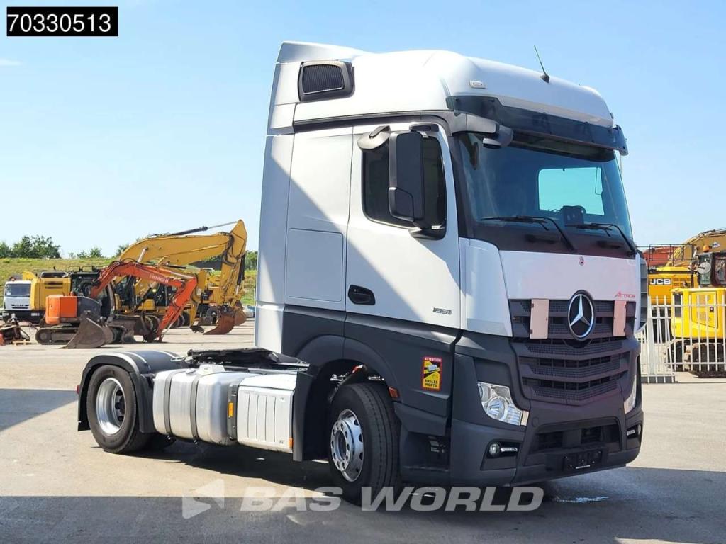 Mercedes-Benz Actros 1851 4X2 BigSpace 2x Tanks M.O.T. Photo 8