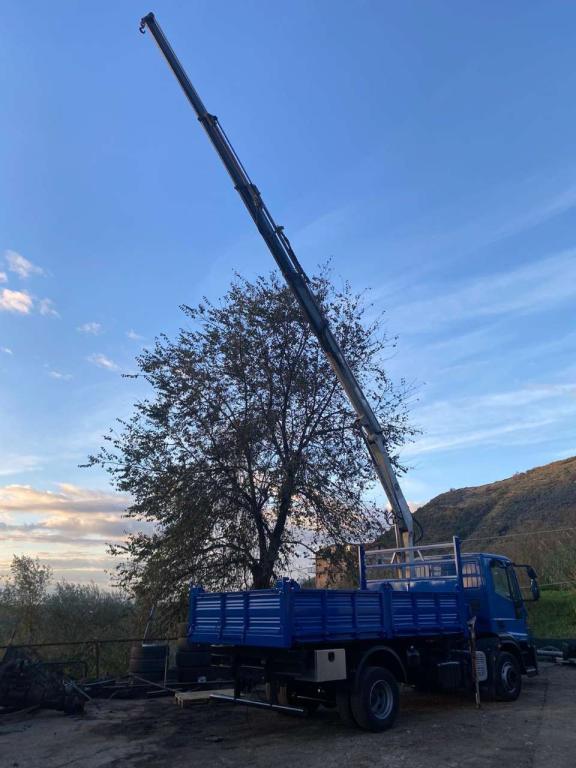 Iveco EUROCARGO 150E25P Photo 3
