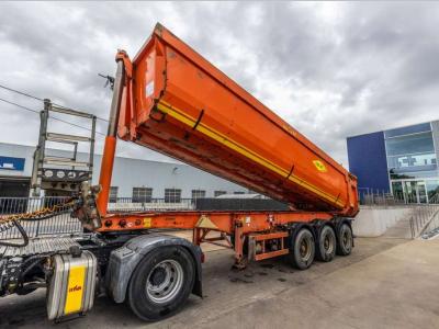 Schmitz SKI 24-GEISOLEERDE KIPPER sold by Braem NV