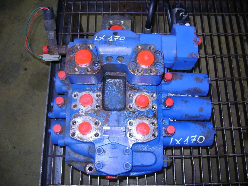 Hydraulic distributor for Hitachi Lx 170 Photo 1
