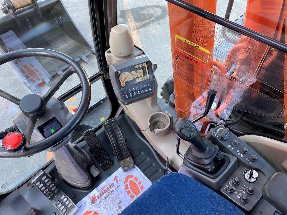 Hitachi ZX210W-3 Photo 9