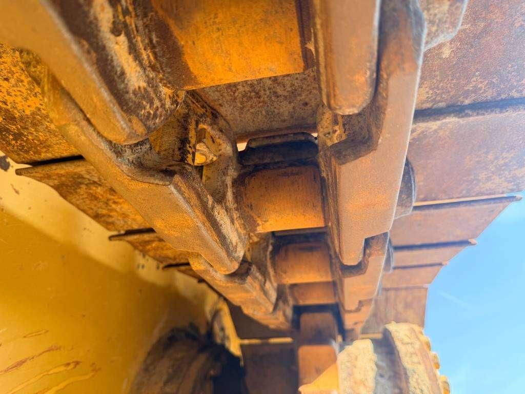 Caterpillar D6T XL Photo 18