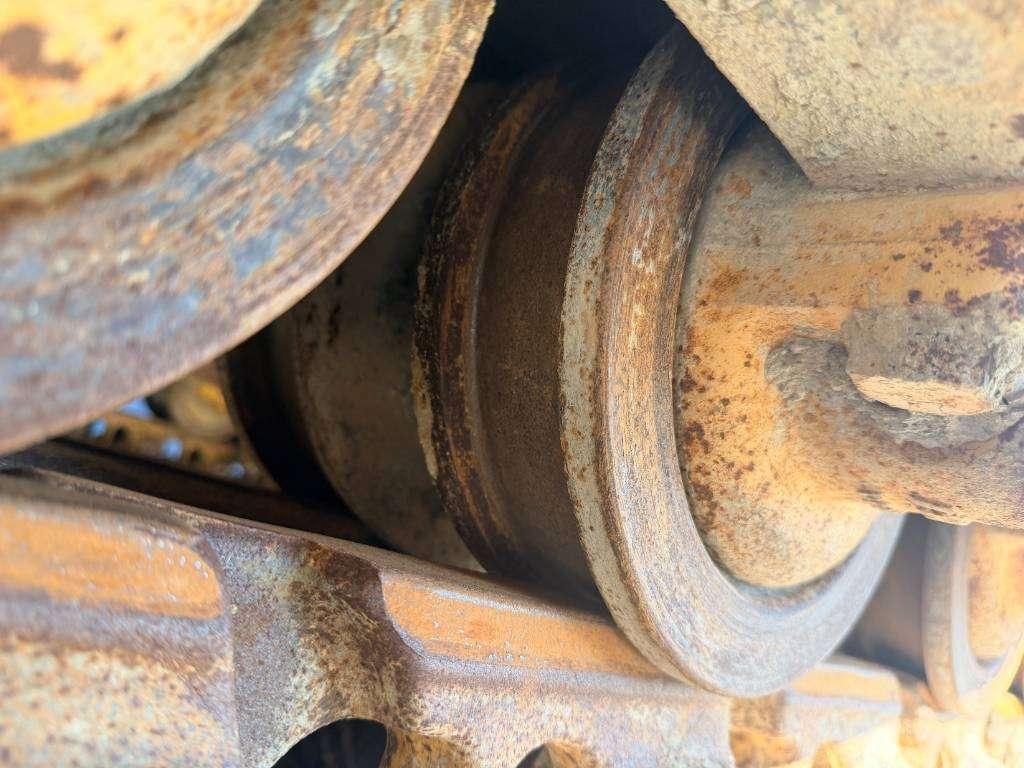 Caterpillar D6T XL Photo 23