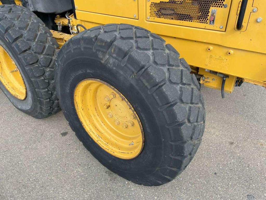 Caterpillar 12M Photo 12
