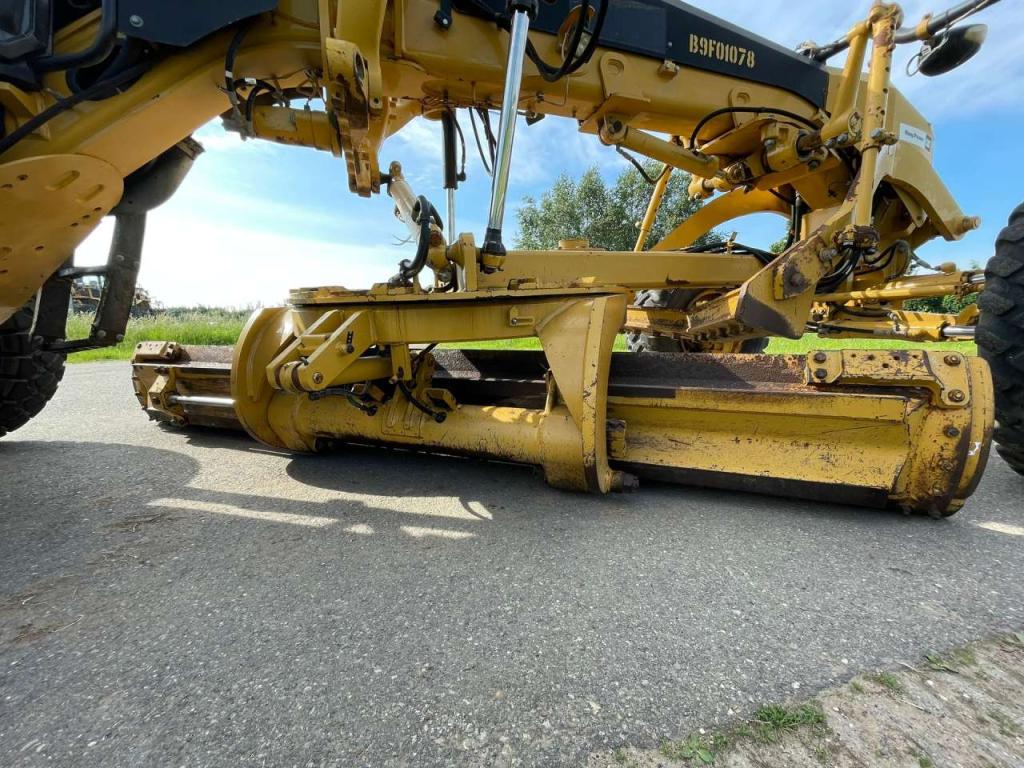 Caterpillar 12M Photo 19