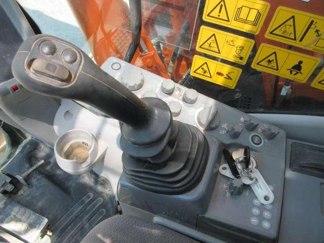 Hitachi ZX135 US-6 Photo 23