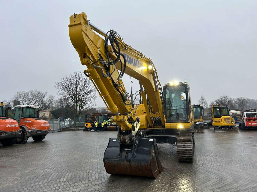 Komatsu PC210NLC-11E0 Photo 3