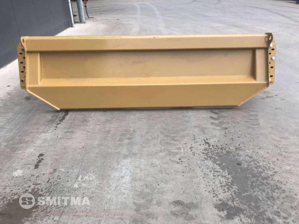 Rear hatch for Caterpillar 730C Photo 3