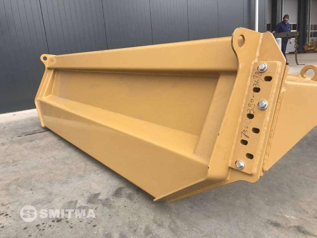 Rear hatch for Caterpillar 730C Photo 8