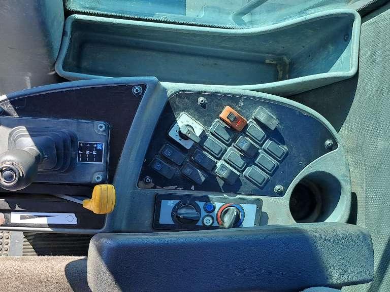 New Holland F106.7 Photo 12