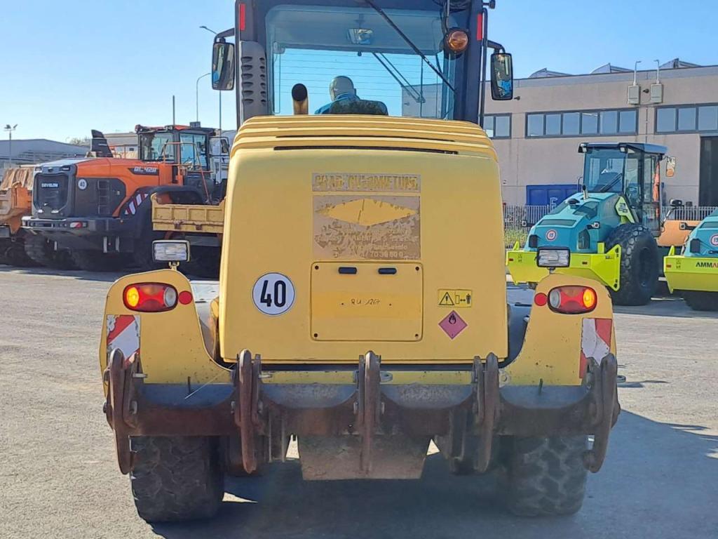 New Holland F106.7 Photo 4