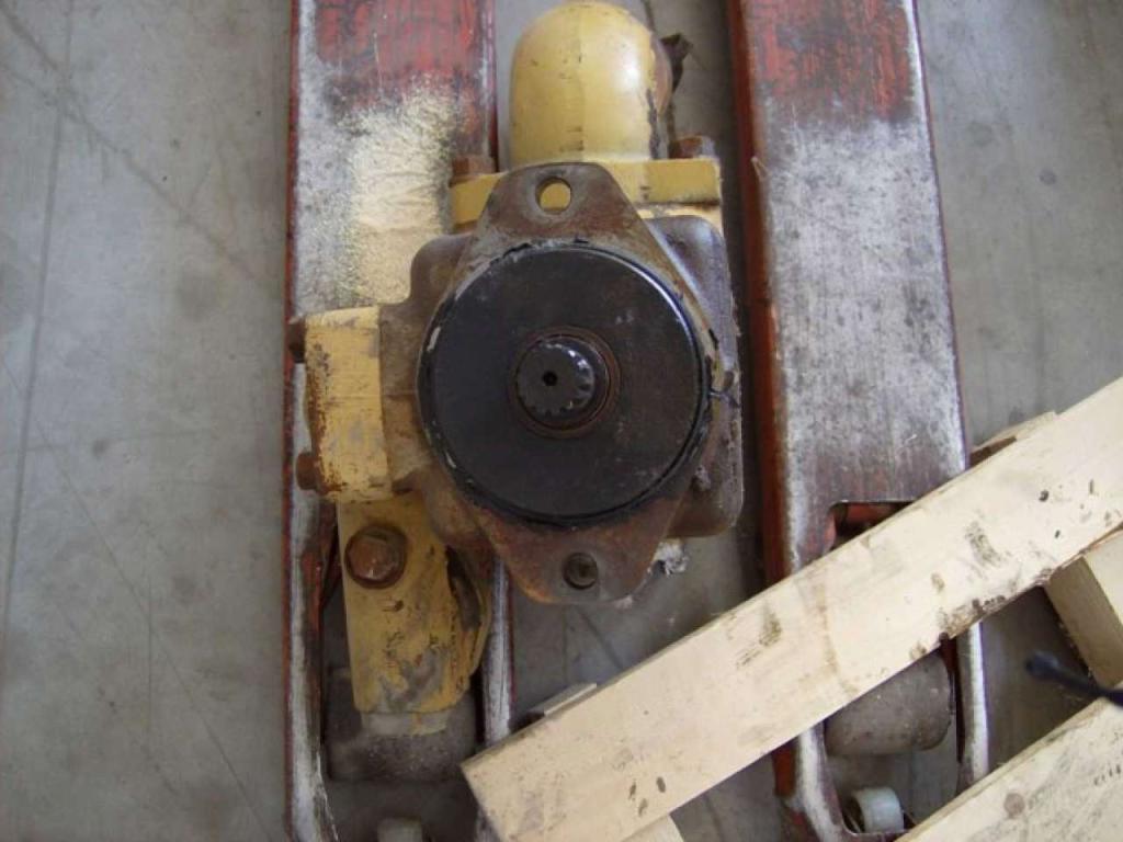 Hydraulic pump for Caterpillar 826C Photo 2