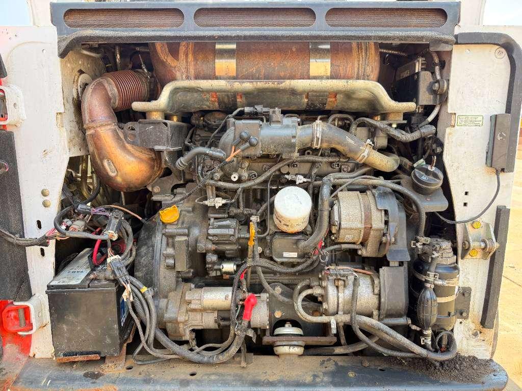 Bobcat T770 - Closed Cab / Quick Coupler Photo 23