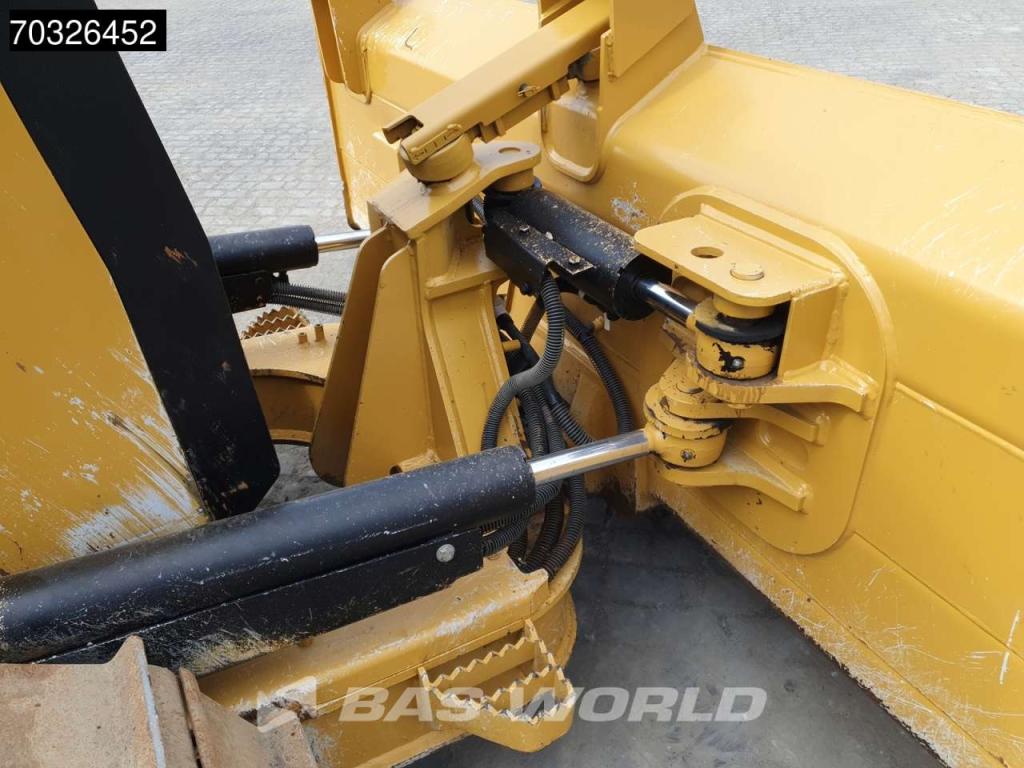 Caterpillar D5K2 LGP Ripper Photo 8