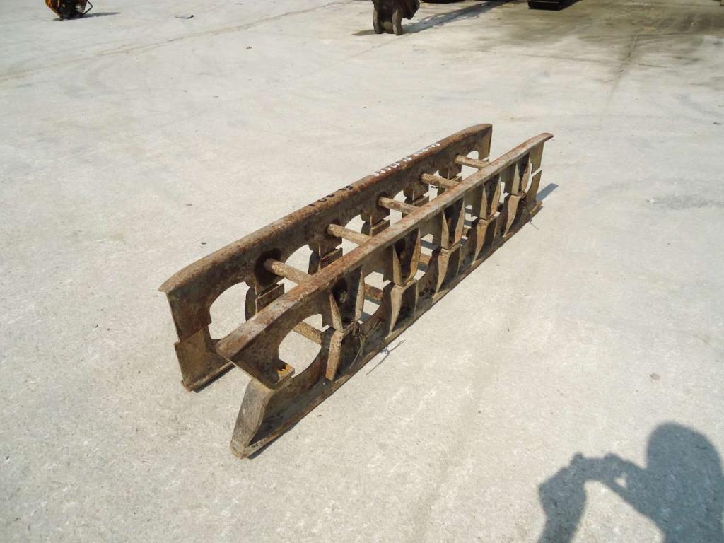 Track roller guard for Fiat Allis FL10E - FL10C Photo 1