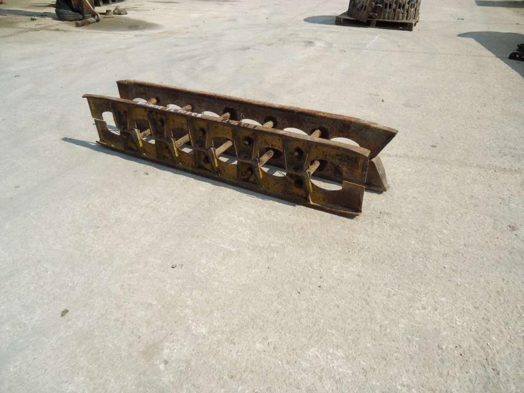 Track roller guard for Fiat Allis FL10E - FL10C Photo 2
