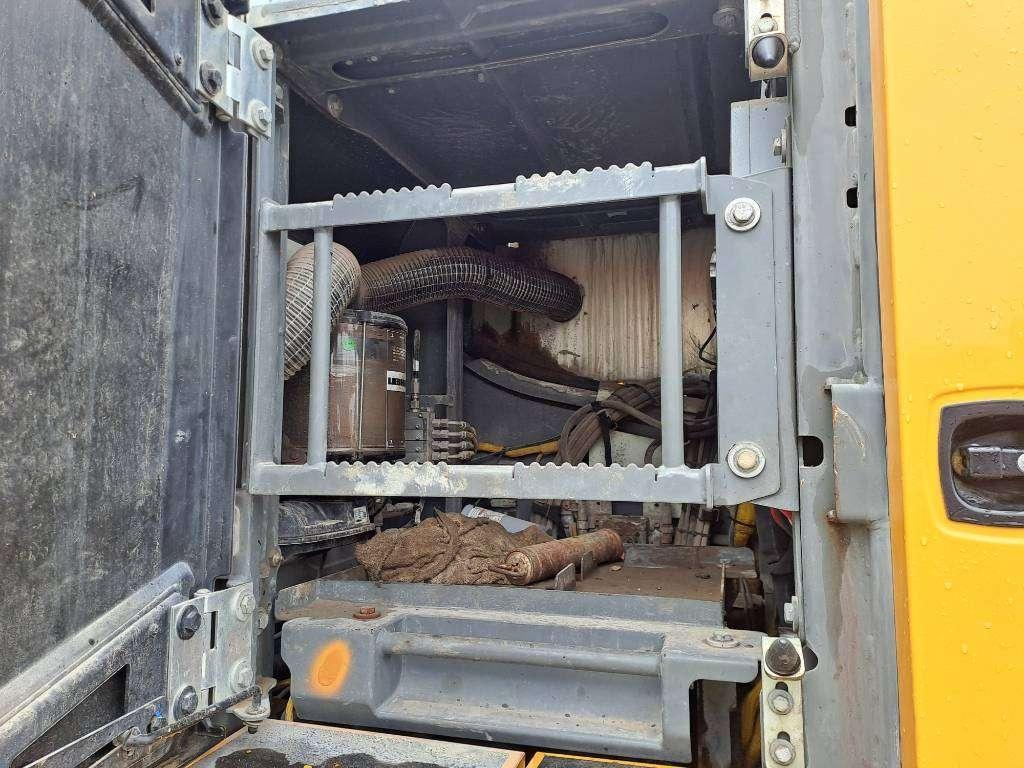 Liebherr R946LC Photo 15
