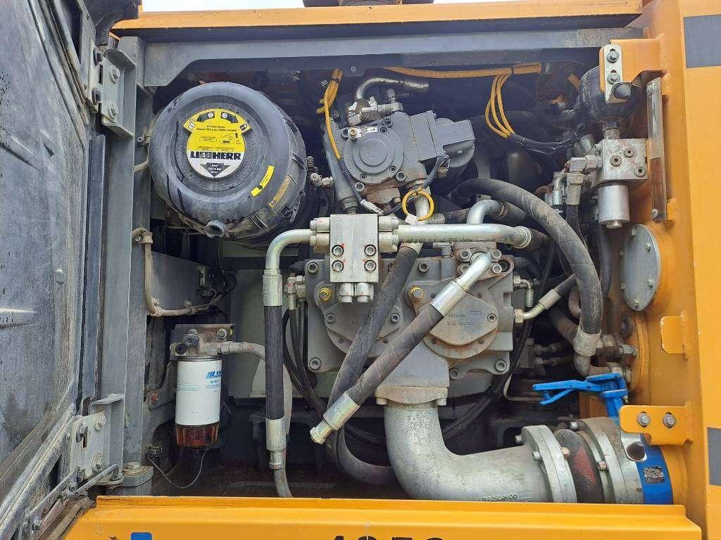 Liebherr R946LC Photo 17