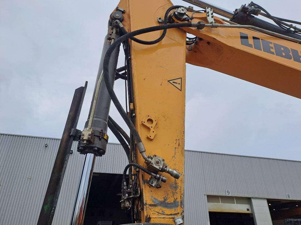 Liebherr R946LC Photo 8