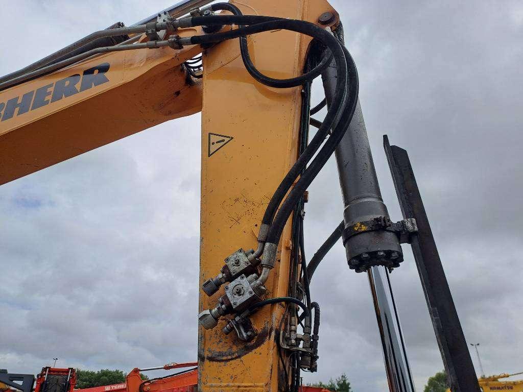 Liebherr R946LC Photo 9