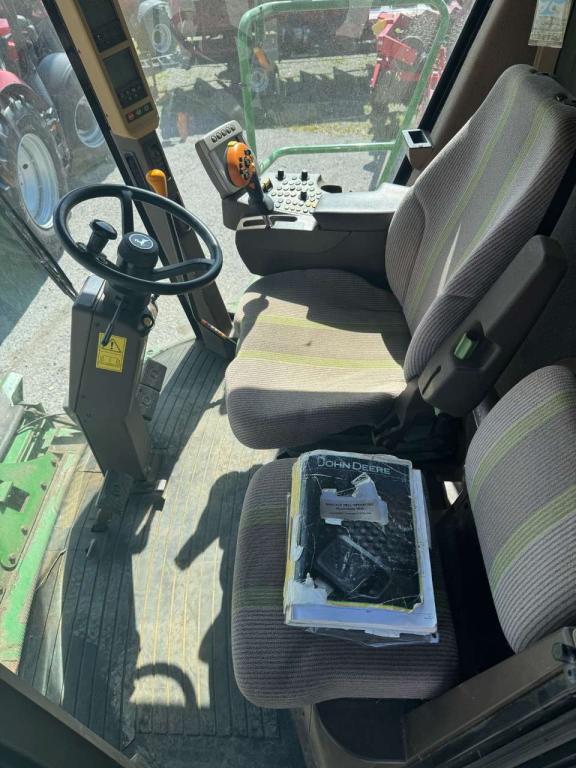 John Deere S690 Photo 2