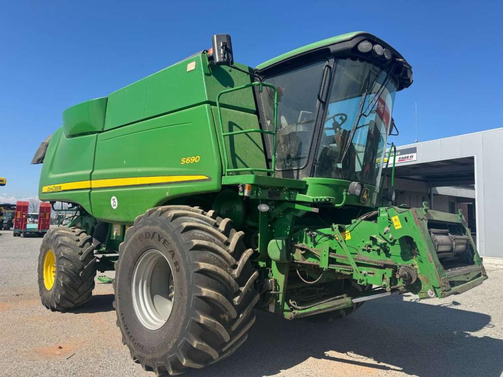 John Deere S690 Photo 5