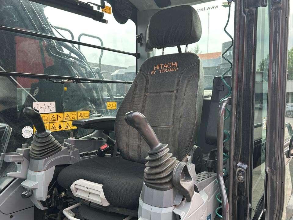 Hitachi ZX350LCN-7 Photo 17