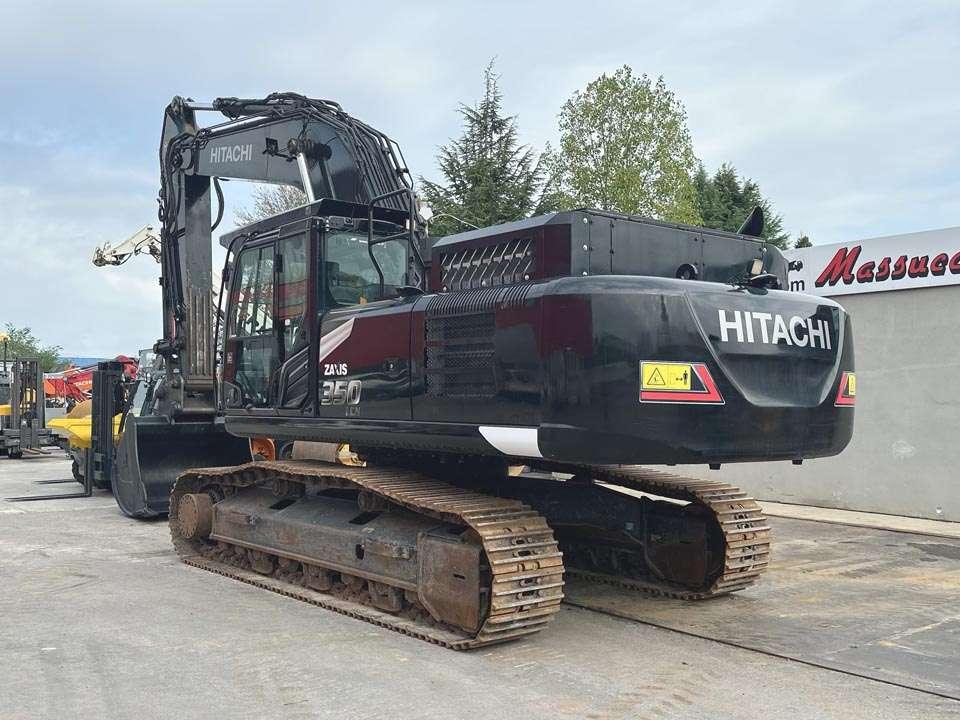 Hitachi ZX350LCN-7 Photo 3