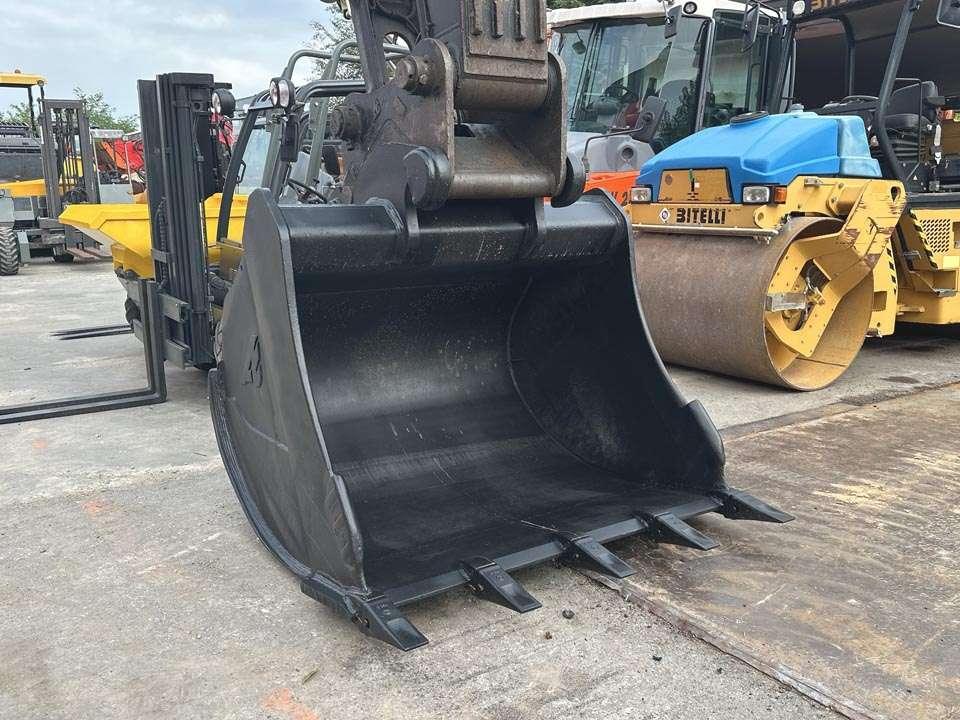Hitachi ZX350LCN-7 Photo 8