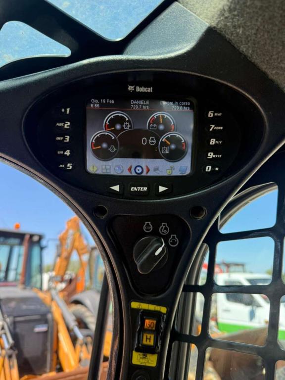 Bobcat T770 Photo 9