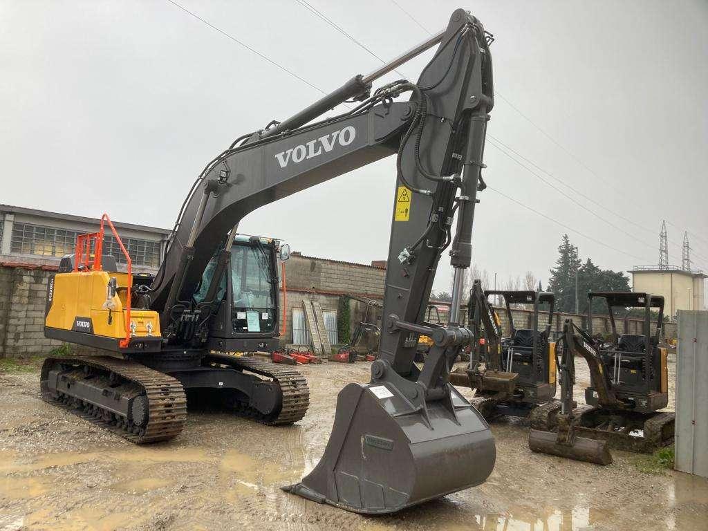 Volvo EC220Enl Photo 1