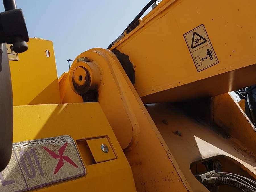 JCB JS290NLC Photo 15