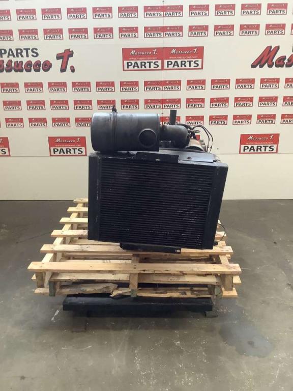 Internal combustion engine for JLG LIFT 450 AJ Photo 4