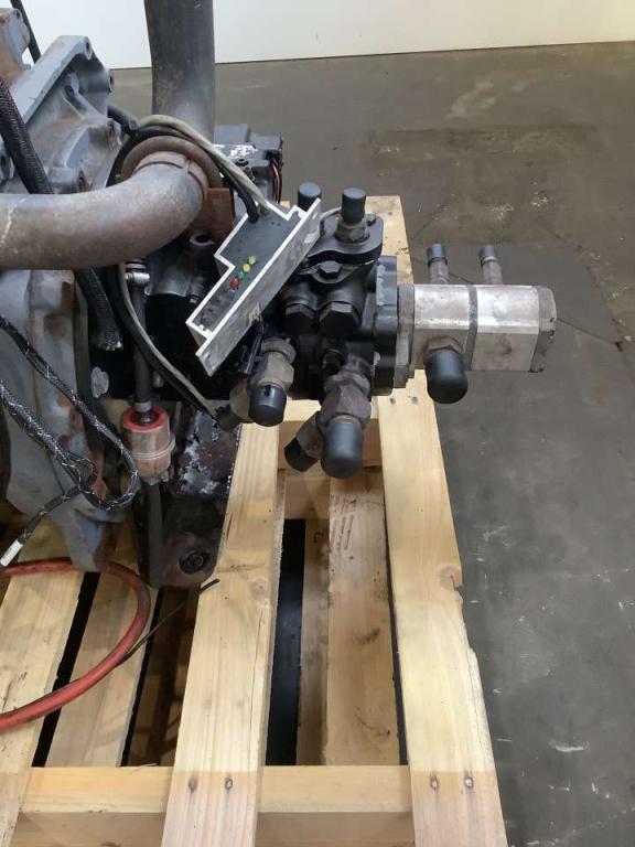 Internal combustion engine for JLG LIFT 450 AJ Photo 6