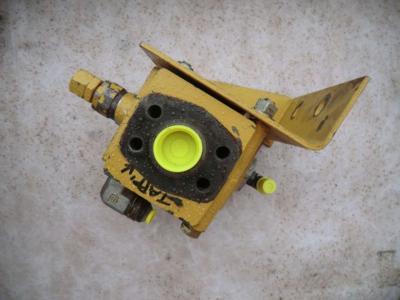 check & relief valve gp for Caterpillar 231D sold by CERVETTI TRACTOR Srl