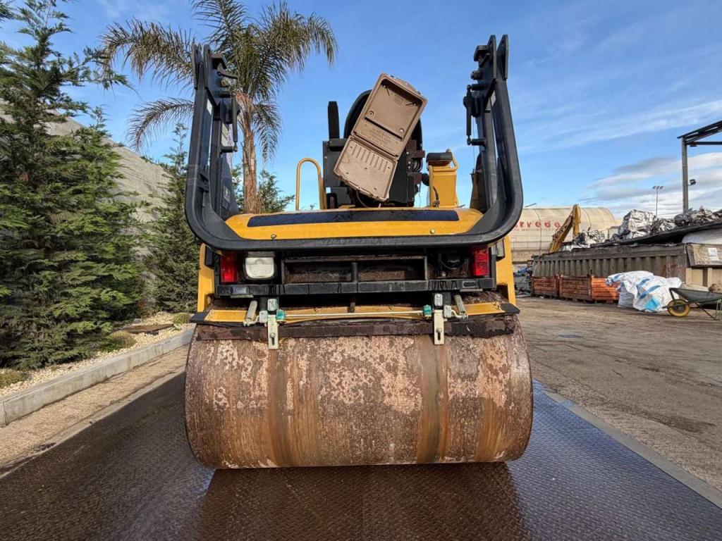Caterpillar CB334E Photo 4