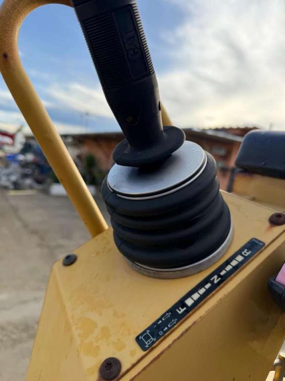 Caterpillar CB334E Photo 5